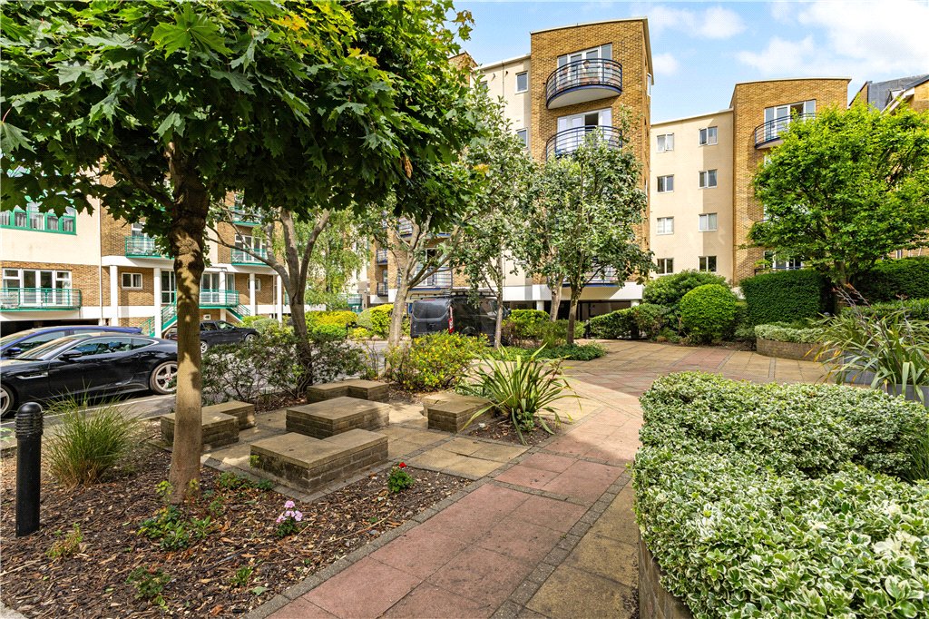 2 bed apartment for sale in Millennium Square, London, SE1 2