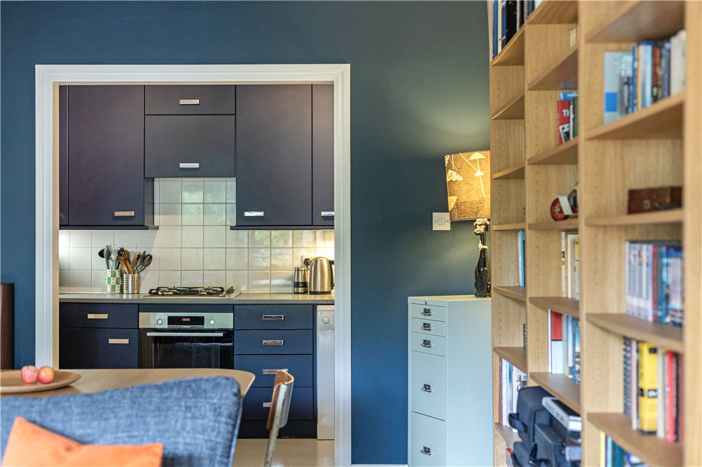 2 bed apartment for sale in Millennium Square, London, SE1 7
