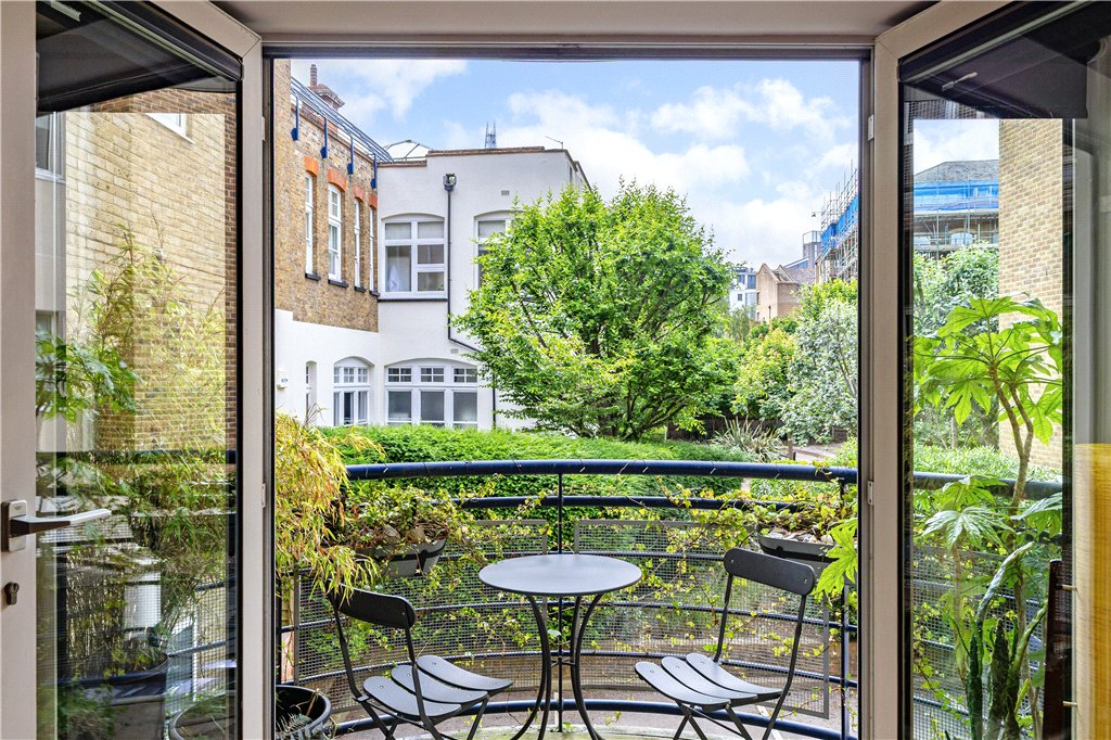2 bed apartment for sale in Millennium Square, London, SE1 1