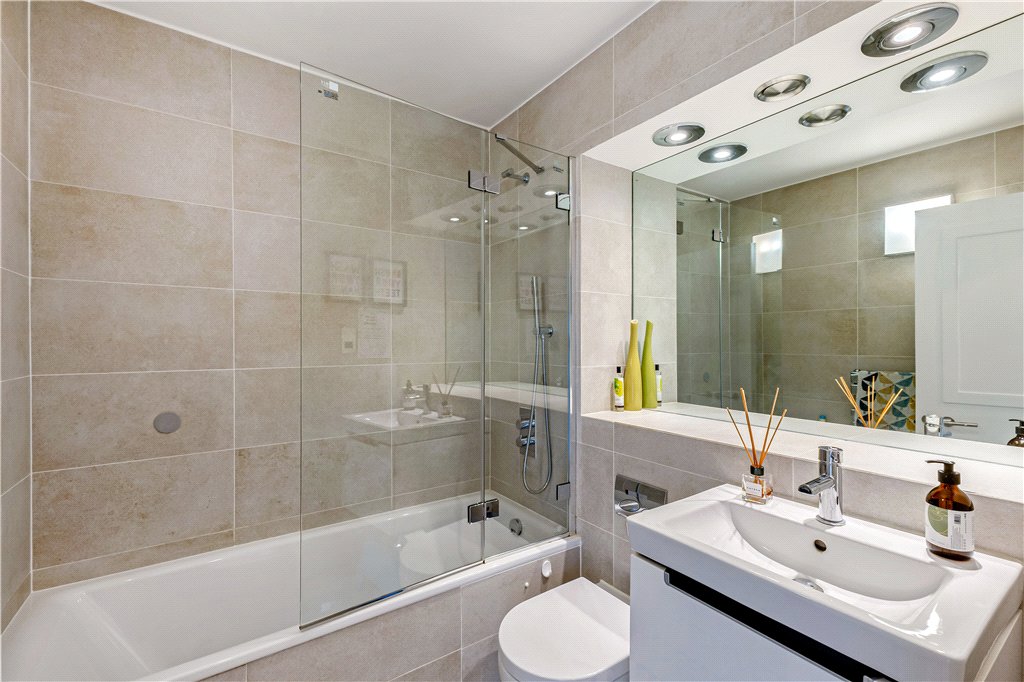 3 bed apartment for sale in Mill Street, London, SE1 17