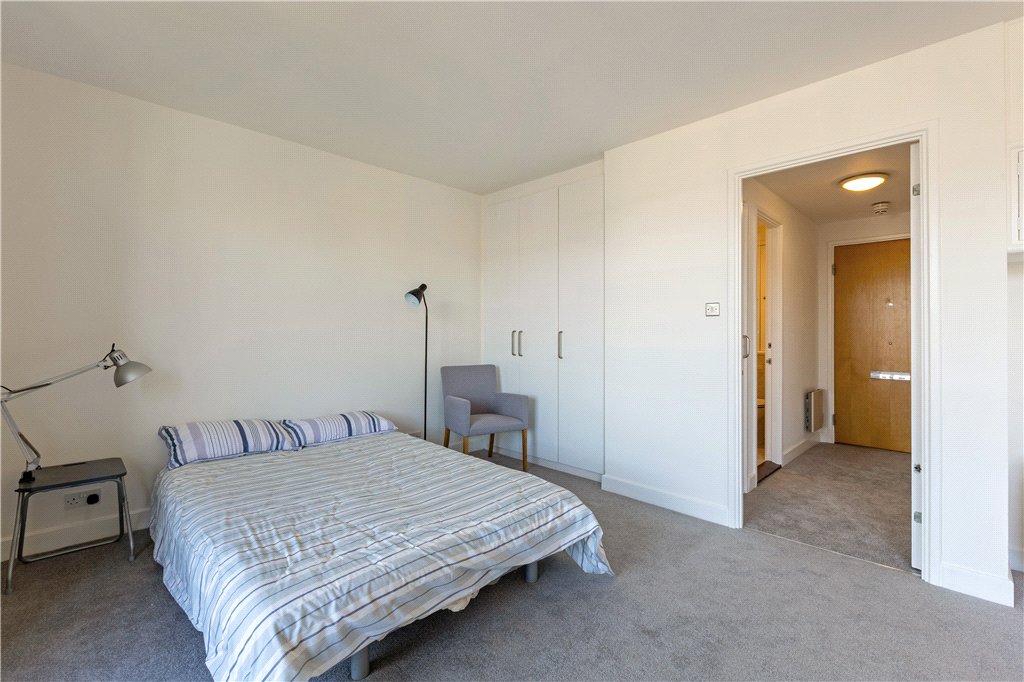 Apartment for sale in Queen Elizabeth Street, London, SE1 2