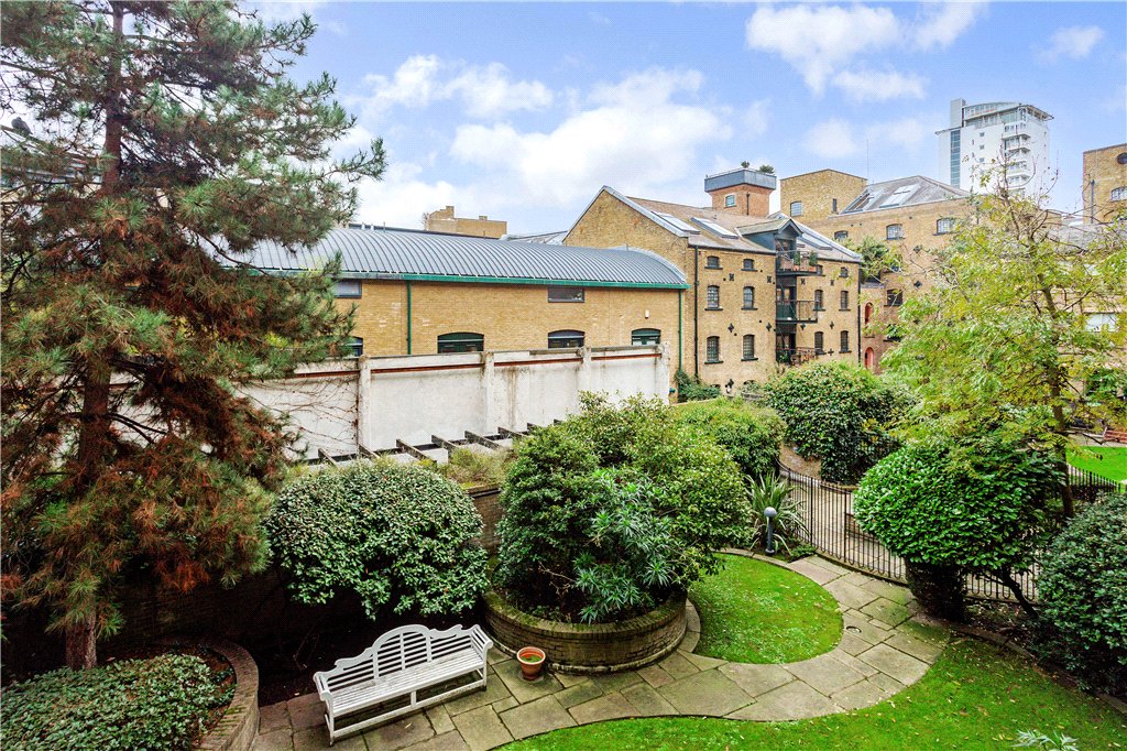 Apartment for sale in Queen Elizabeth Street, London, SE1 11