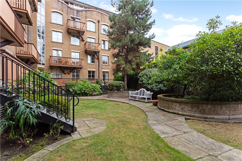 Apartment for sale in Queen Elizabeth Street, London, SE1 12