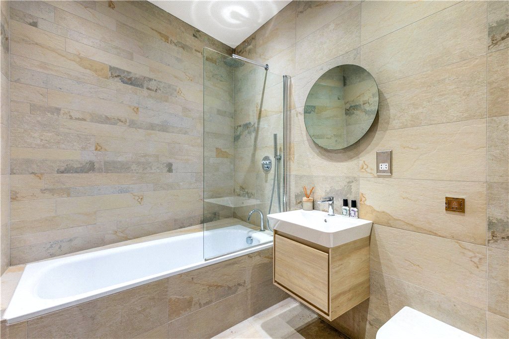 2 bed apartment for sale in Tanner Street, London, SE1 11