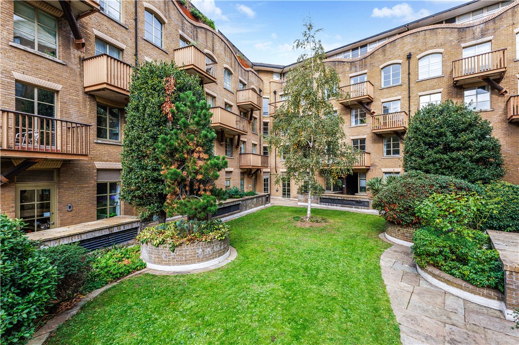 1 bed apartment for sale in Queen Elizabeth Street, London, SE1 2