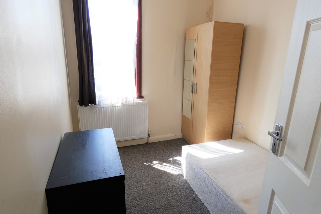 4 bed terraced house to rent in Northcote Avenue, Southall  - Property Image 11