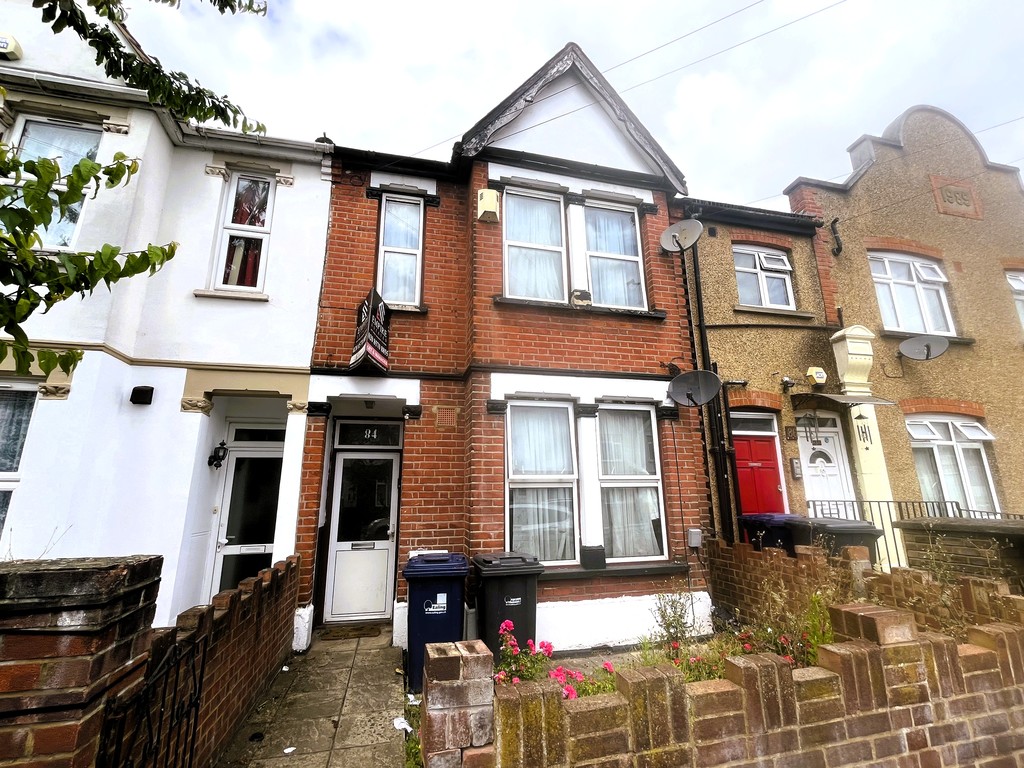4 bed terraced house to rent in Northcote Avenue, Southall