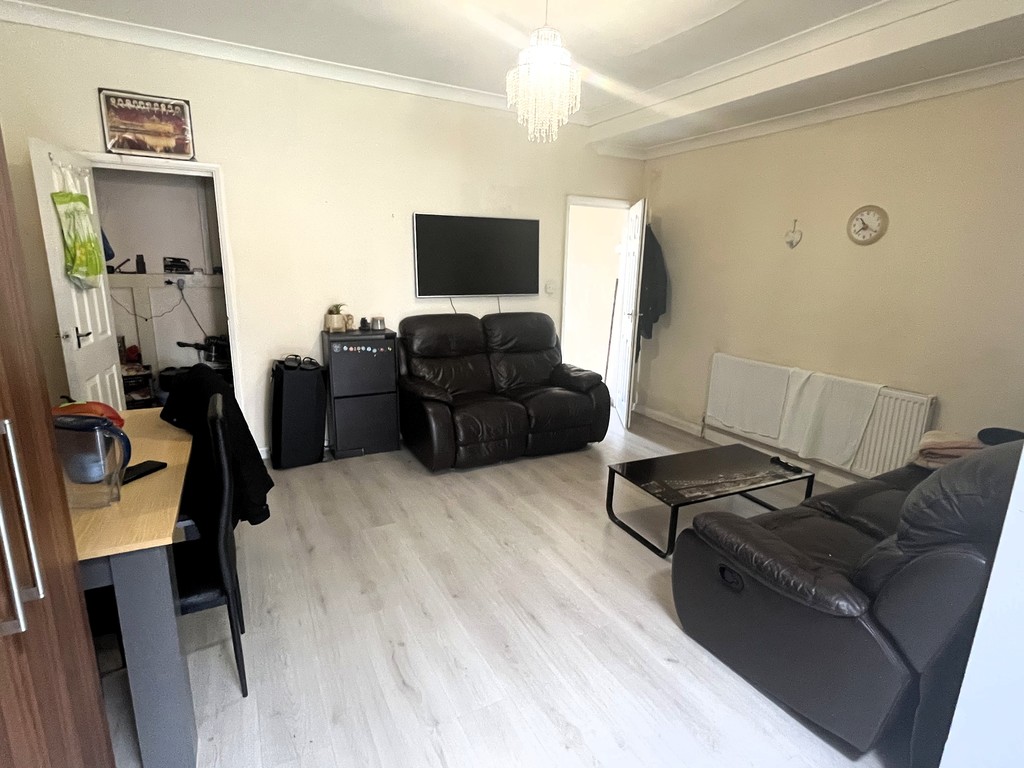 4 bed terraced house to rent in Northcote Avenue, Southall 12