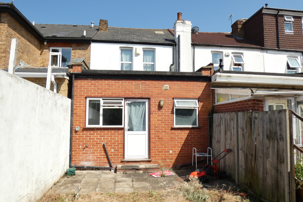 4 bed terraced house to rent in Northcote Avenue, Southall  - Property Image 15