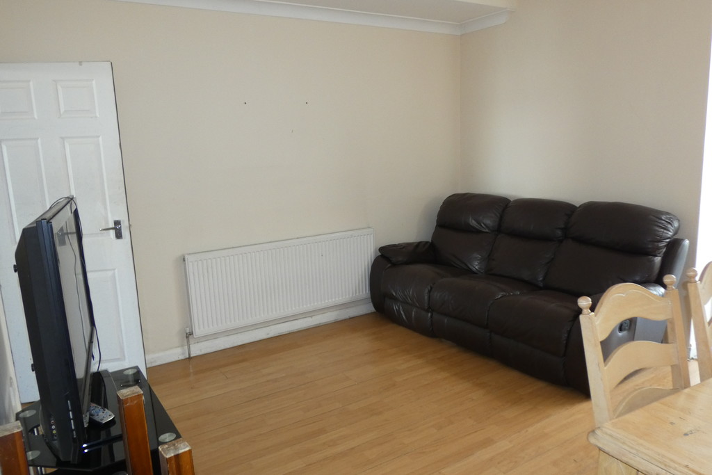 4 bed terraced house to rent in Northcote Avenue, Southall  - Property Image 4
