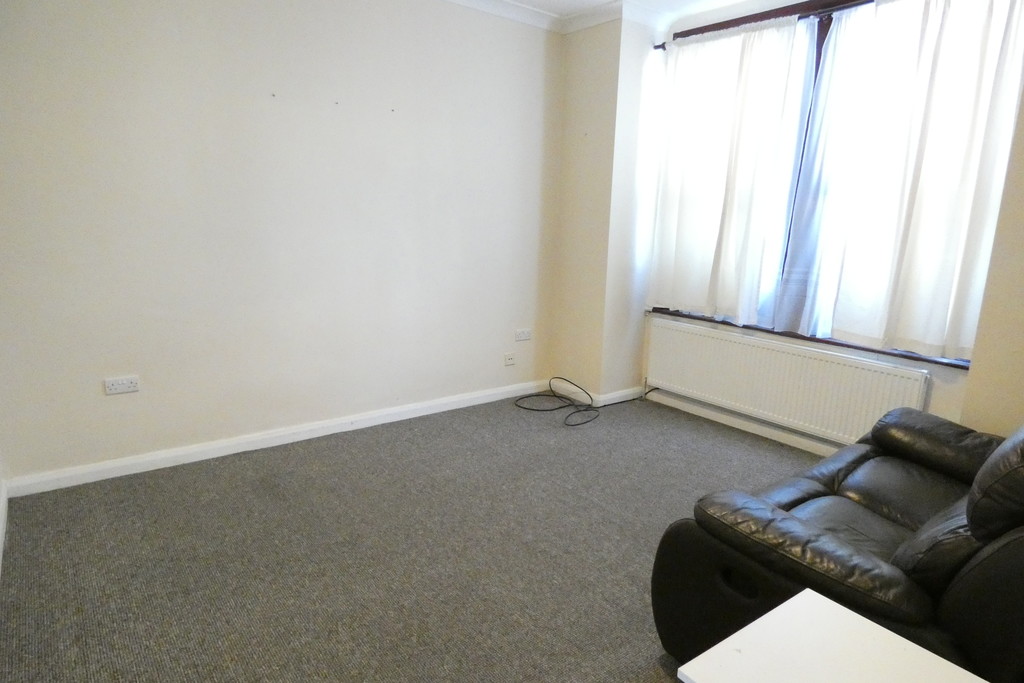 4 bed terraced house to rent in Northcote Avenue, Southall 7