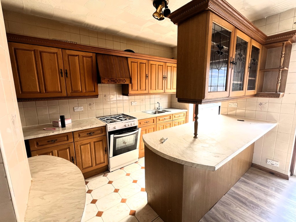 3 bed semi-detached house to rent in Wentworth Road, Middlesex  - Property Image 3