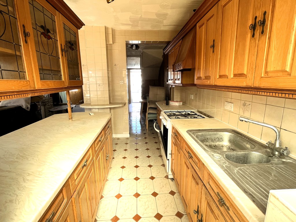 3 bed semi-detached house to rent in Wentworth Road, Middlesex  - Property Image 6