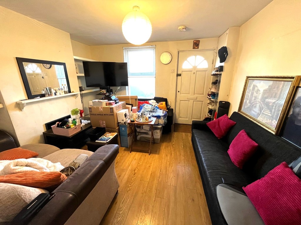 2 bed end of terrace house to rent in Martindale Road, Middlesex 2