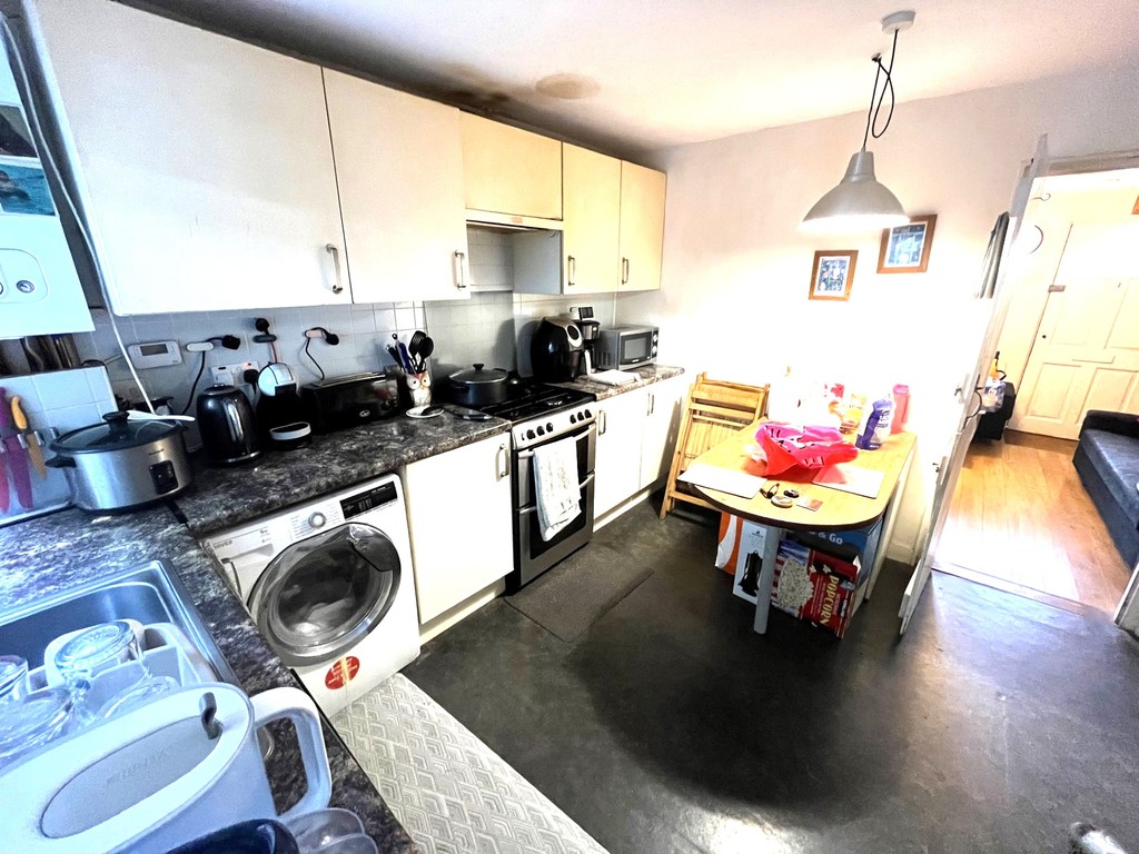 2 bed end of terrace house to rent in Martindale Road, Middlesex  - Property Image 4