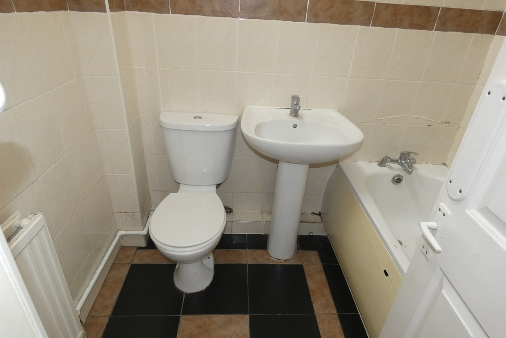 2 bed terraced house to rent in Patricia Close, Berkshire 9