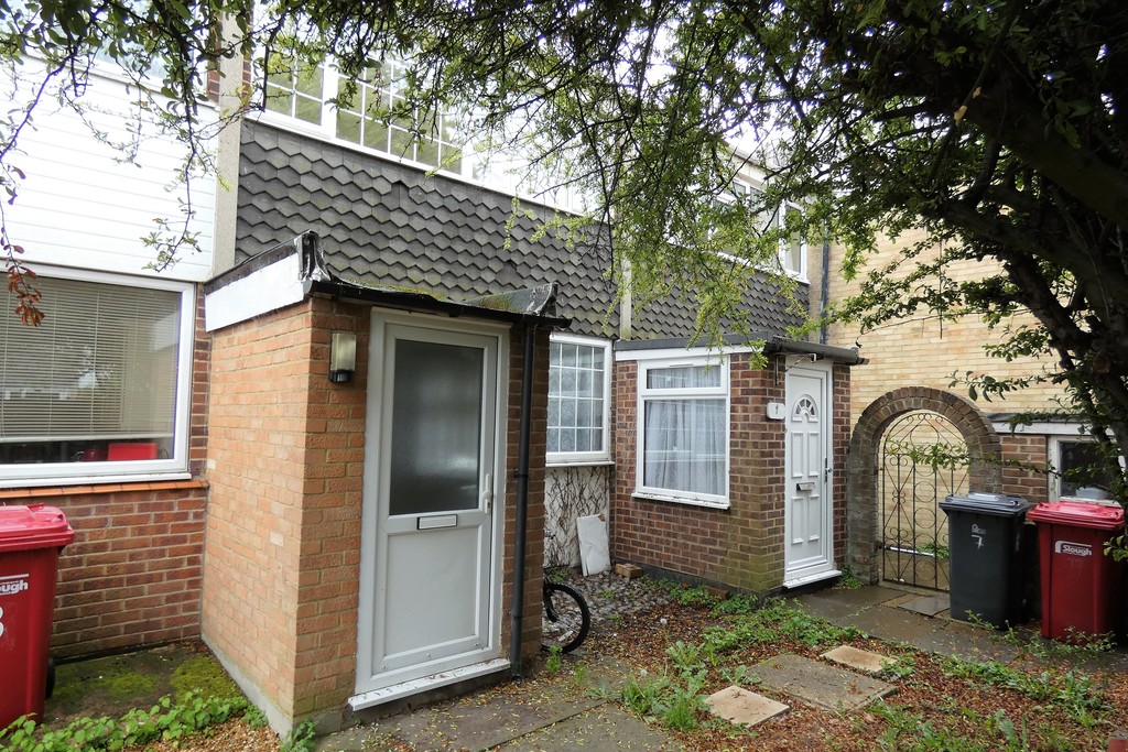 2 bed terraced house to rent in Patricia Close, Berkshire  - Property Image 1