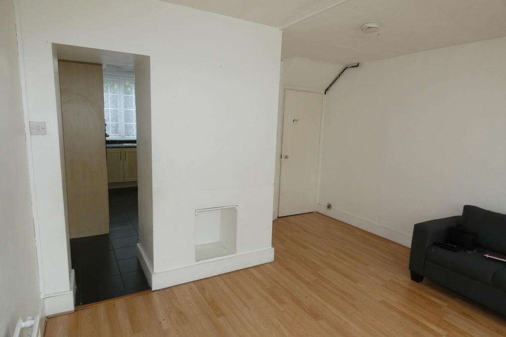 2 bed terraced house to rent in Patricia Close, Berkshire 4