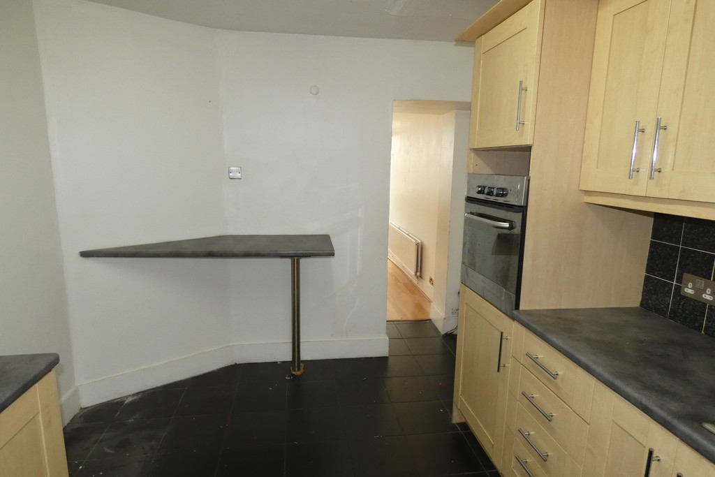 2 bed terraced house to rent in Patricia Close, Berkshire 6