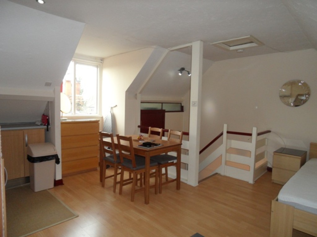 1 bed flat to rent in St Stephens Road, Middlesex  - Property Image 2