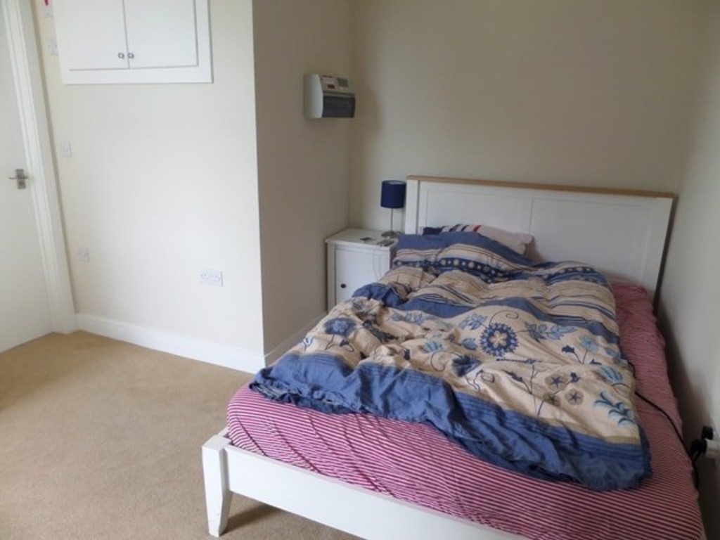 1 bed ground floor flat to rent in Bath Road, Middlesex  - Property Image 3