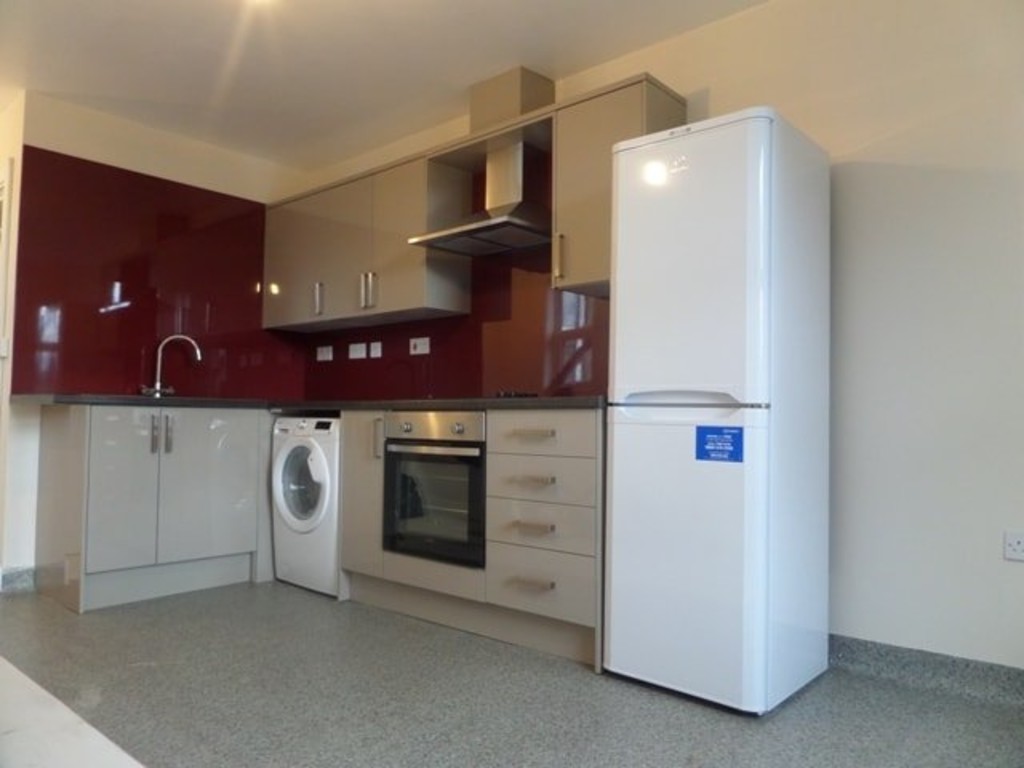 1 bed ground floor flat to rent in Bath Road, Middlesex 1