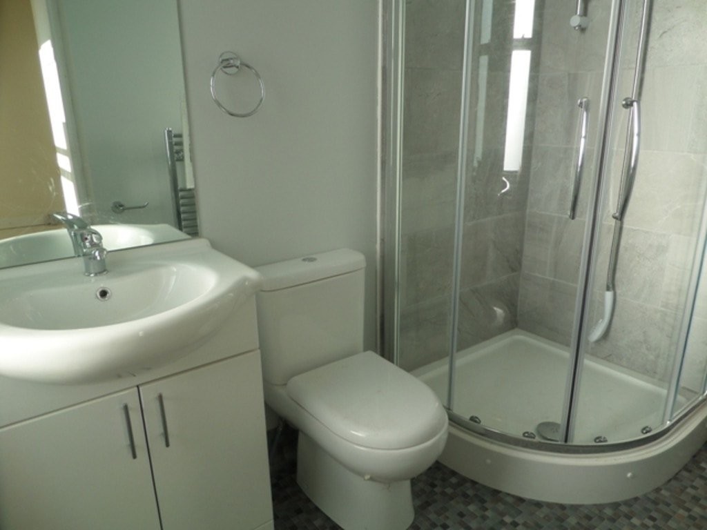 1 bed ground floor flat to rent in Bath Road, Middlesex  - Property Image 5