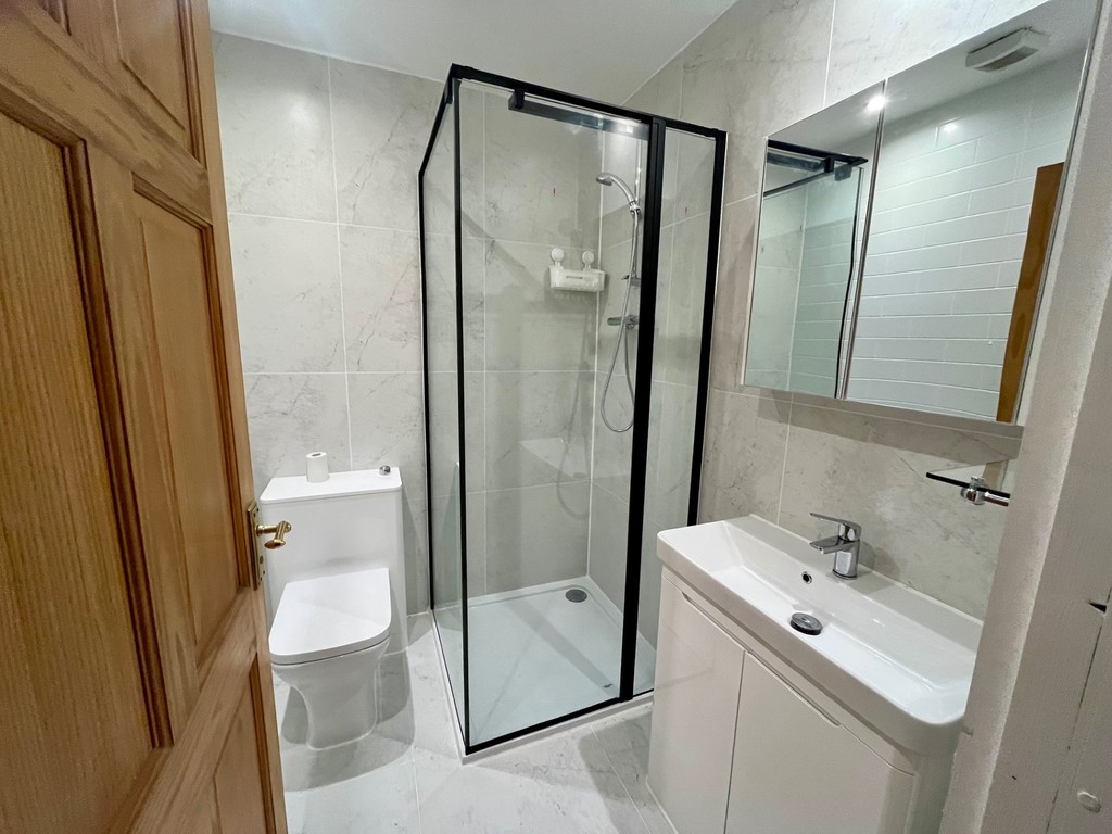 Apartment to rent in Thornbury Road, Isleworth 7