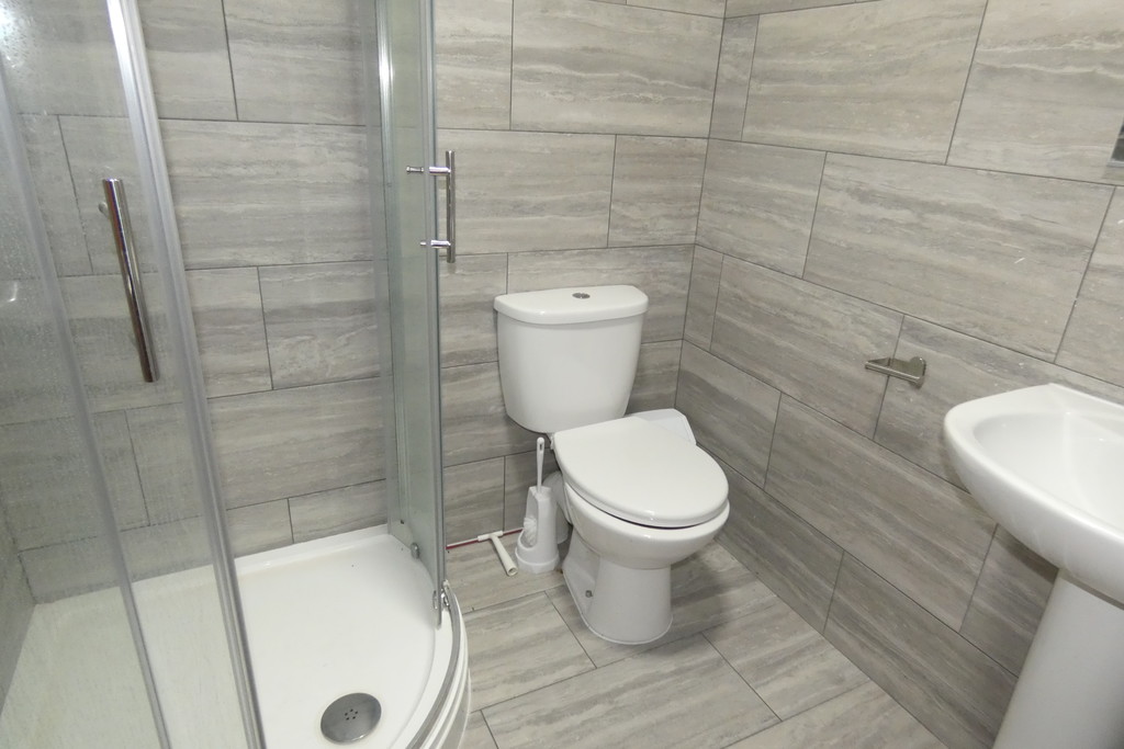 1 bed studio flat to rent in Staines Road, Feltham  - Property Image 3