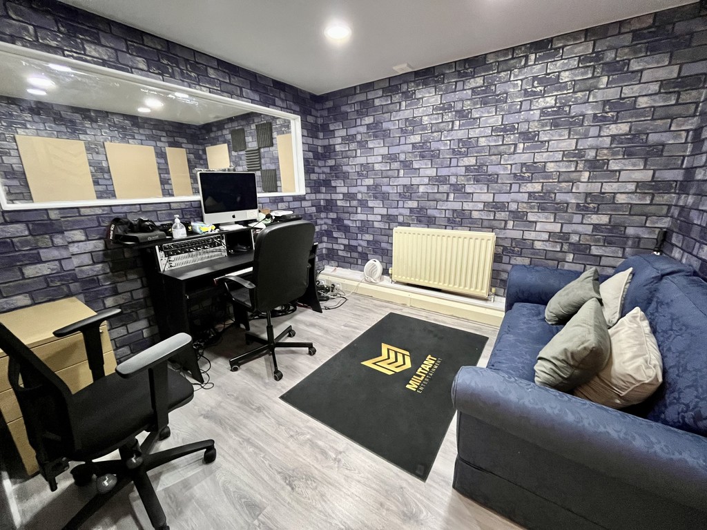 To rent in Staines Road, Hounslow  - Property Image 2