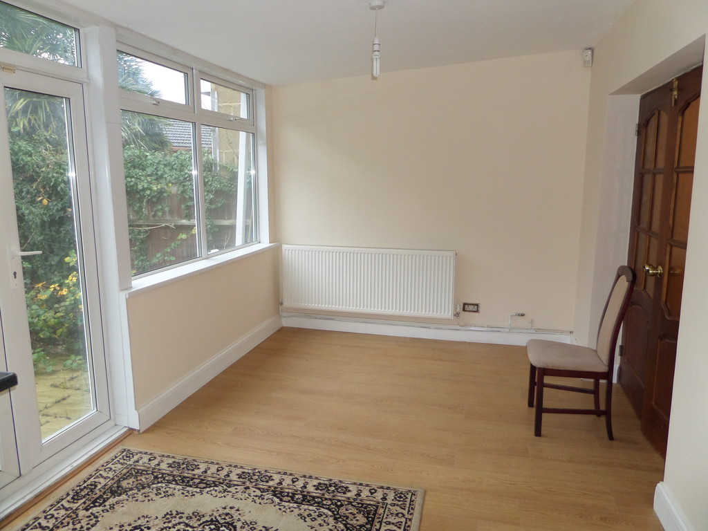 3 bed semi-detached house to rent in Ellington Road, Hounslow 7