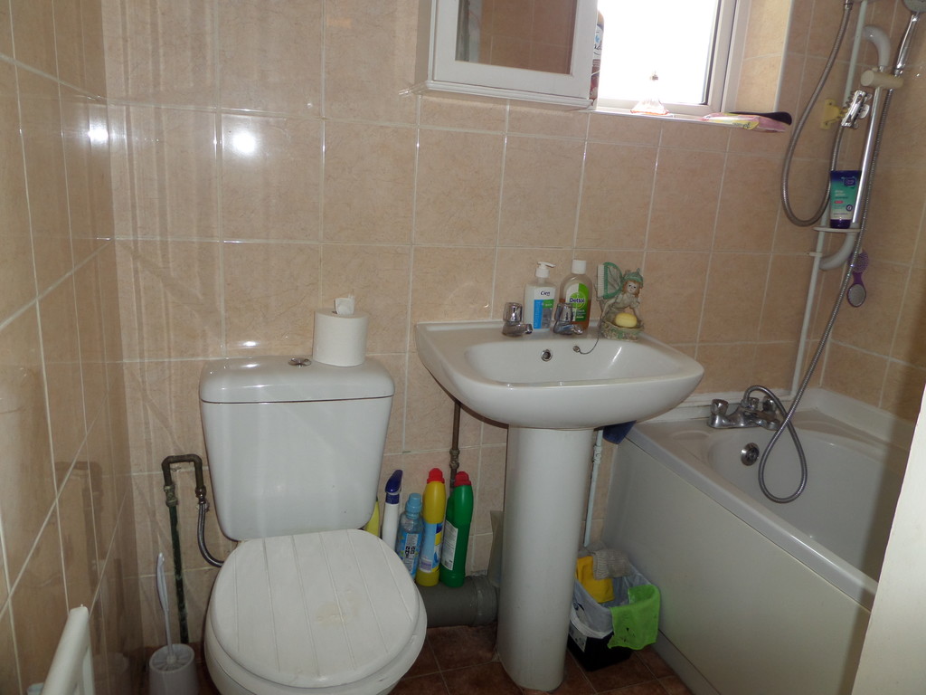 2 bed flat for sale in Staines Road, Feltham  - Property Image 9