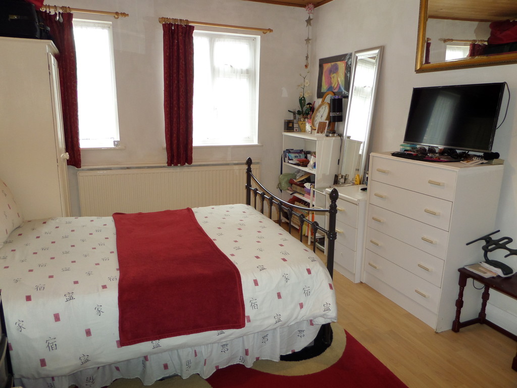 2 bed flat for sale in Staines Road, Feltham  - Property Image 16
