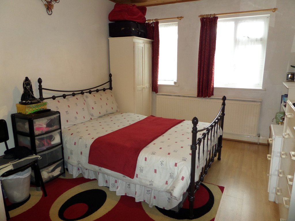 2 bed flat for sale in Staines Road, Feltham 3