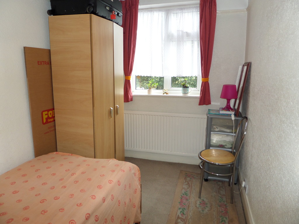 2 bed flat for sale in Staines Road, Feltham  - Property Image 17