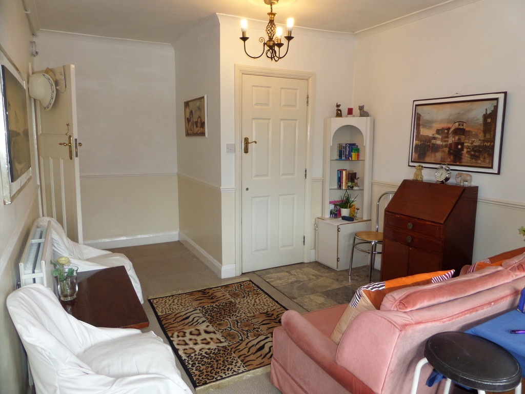2 bed flat for sale in Staines Road, Feltham 1
