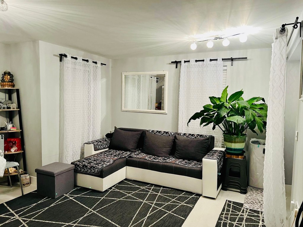 2 bed apartment for sale in Page Road, Feltham - Property Image 1