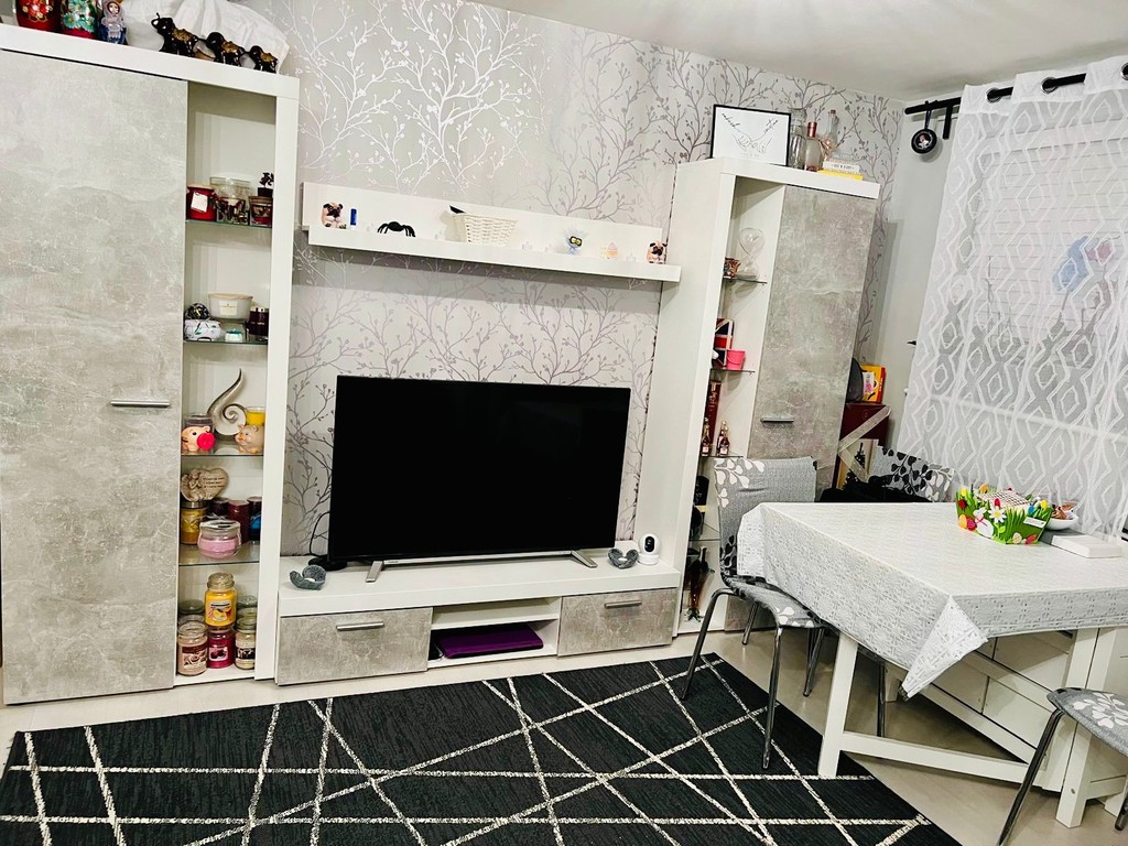 2 bed apartment for sale in Page Road, Feltham  - Property Image 3