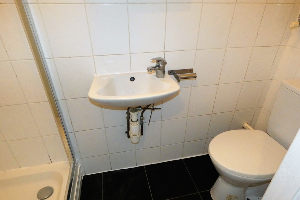 1 bed house share to rent in Otterfield Road, Middlesex 4