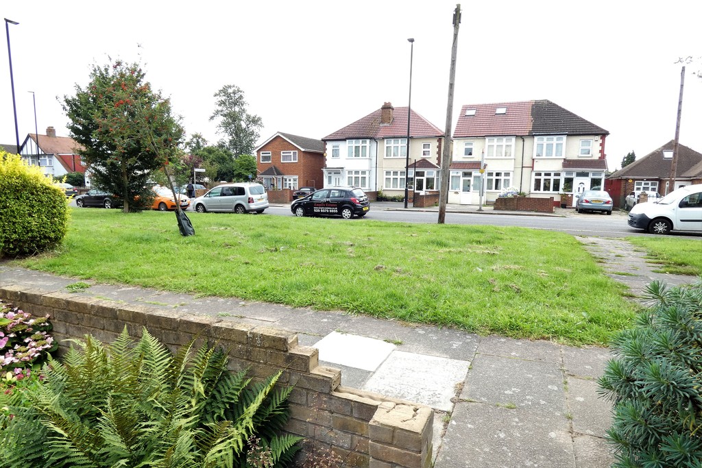 2 bed apartment to rent in Bedfont Lane, Feltham 7