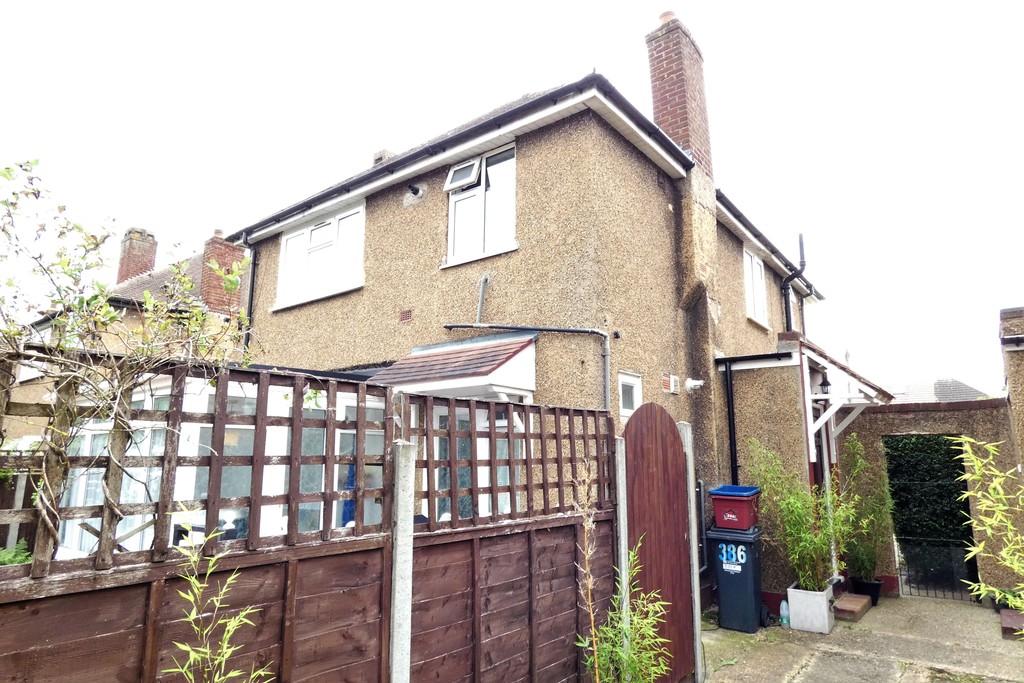 2 bed apartment to rent in Bedfont Lane, Feltham 8