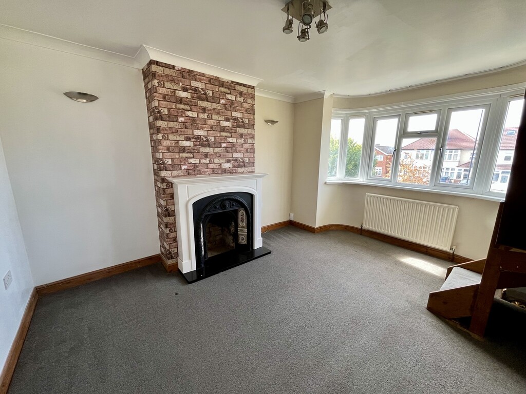 2 bed apartment to rent in Bedfont Lane, Feltham
