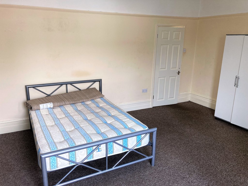 3 bed flat to rent in Ewell Road, Surbiton 9