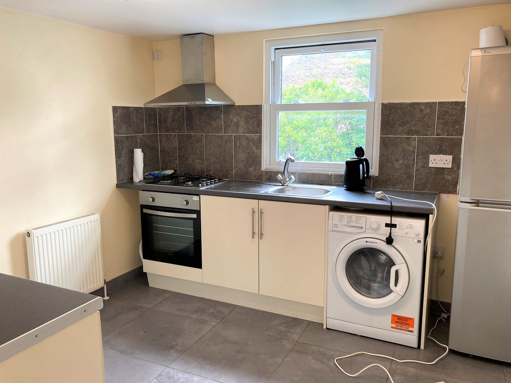 3 bed flat to rent in Ewell Road, Surbiton 4