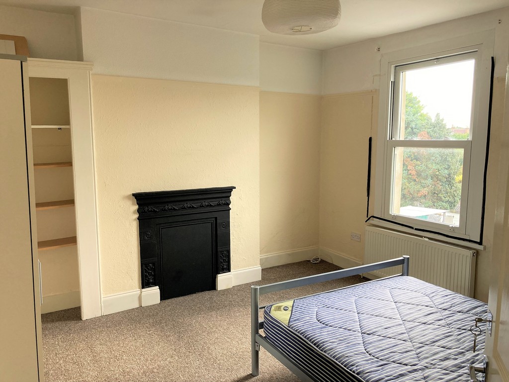 3 bed flat to rent in Ewell Road, Surbiton  - Property Image 9