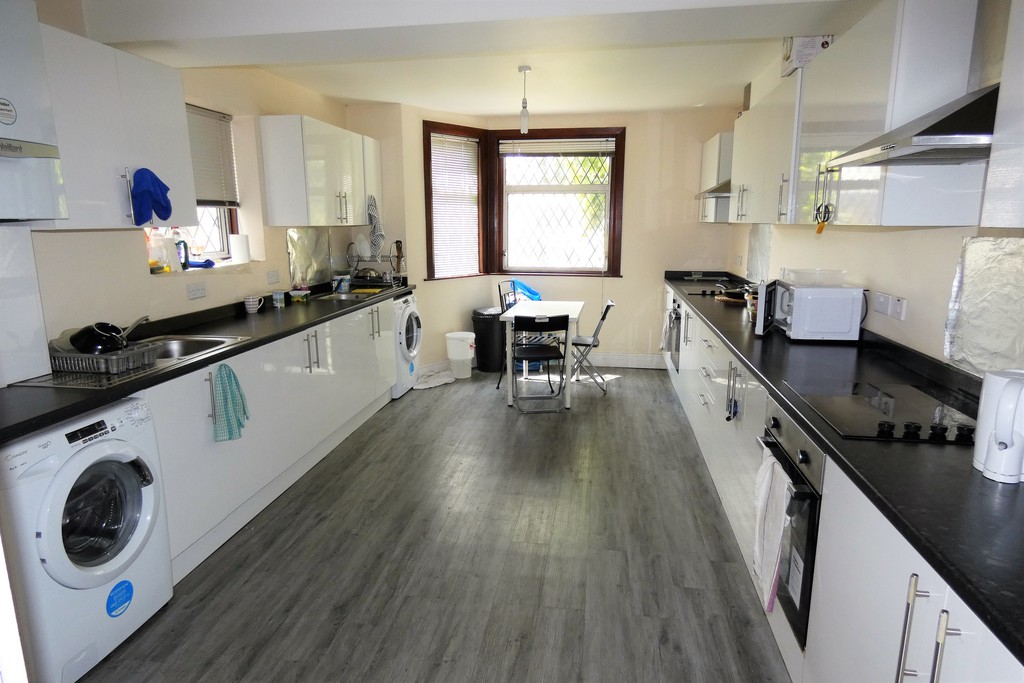 1 bed house share to rent in Lady Margaret Road, Southall 3