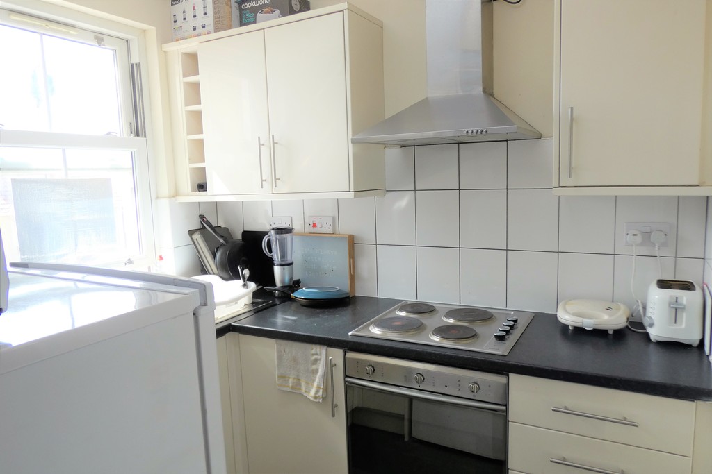 1 bed house share to rent in Grove Road R, Middlesex  - Property Image 2