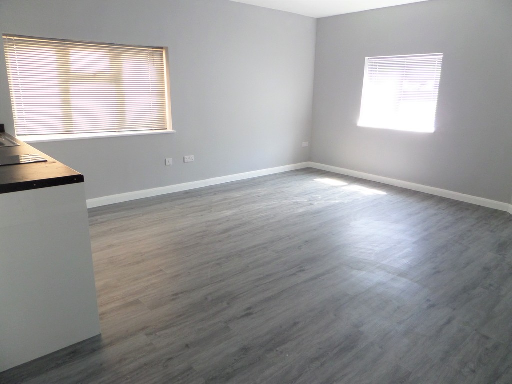 1 bed studio flat to rent in Staines Road, Bedfont  - Property Image 1