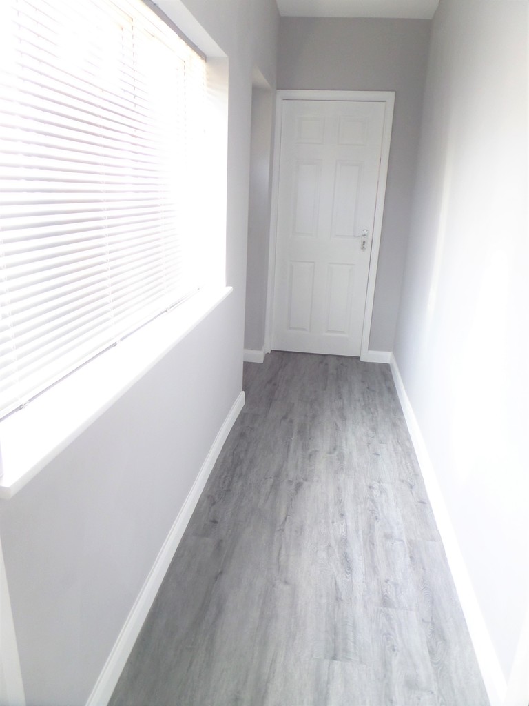 1 bed studio flat to rent in Staines Road, Bedfont 3