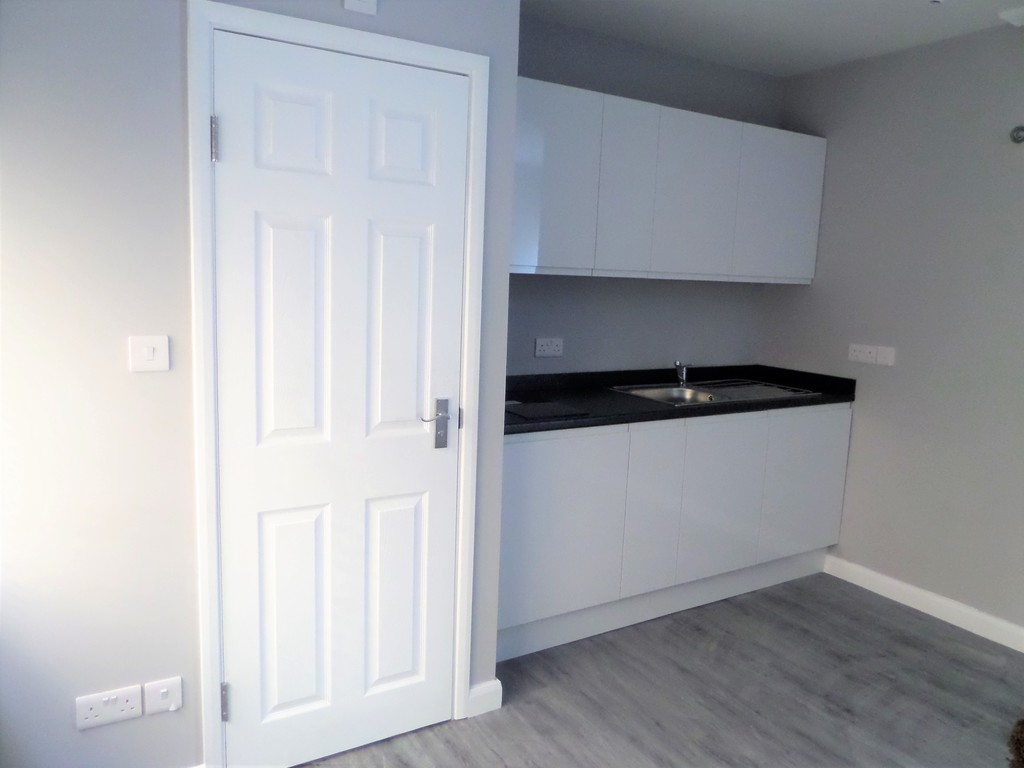 1 bed studio flat to rent in Staines Road, Bedfont  - Property Image 6